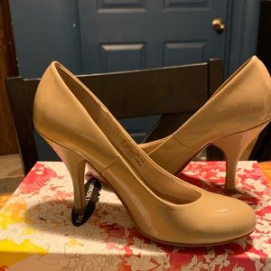 Chinese Laundry- Size 7.5  3 1/2 inch heel